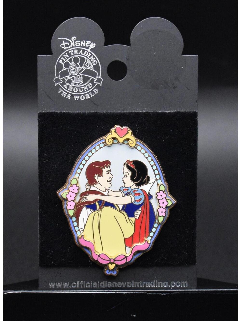 Disney Snow White and Prince Charming Oval Frame Portrait Pin (C6)